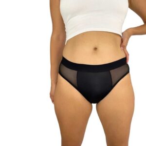 Perfil lateral de los calzones menstruales modelo Europa de Ella Luna, con detalles en malla transparente. Estas bragas ofrecen una mezcla única de protección menstrual y estilo moderno, ideales para el envío a cualquier lugar de Perú. La comodidad se une a la moda en esta prenda esencial para el ciclo menstrual.